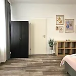 Spacious House Apartment *