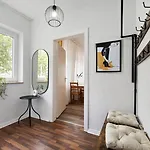 Spacious House Apartment *